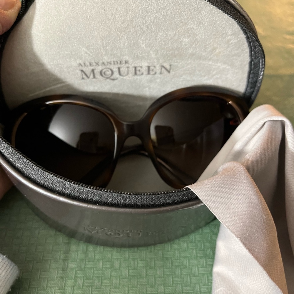 Alexander McQueen Sunglasses with Case - Picture 6 of 6